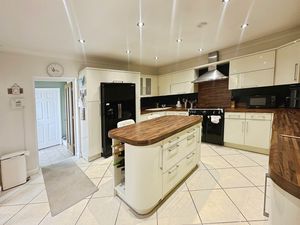 Kitchen- click for photo gallery